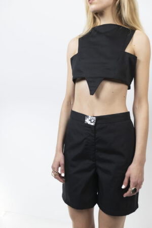 Μαύρο shorts με ασπρόμαυρες λεπτομέρειες
