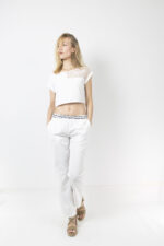 Λευκό crop top με γεωμετρική δαντέλα - Image 2