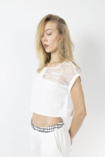 Λευκό crop top με γεωμετρική δαντέλα - Image 4