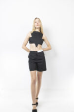 Μαύρο top ασύμμετρο με τρίγωνο κόψιμο - Image 9