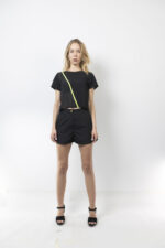 Μαύρο top με neon λεπτομέρεια - Image 2