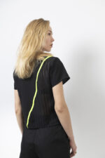 Μαύρο top με neon λεπτομέρεια - Image 4