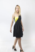 Μαύρο φόρεμα με έναν ώμο και κίτρινη λεπτομέρεια - Image 5